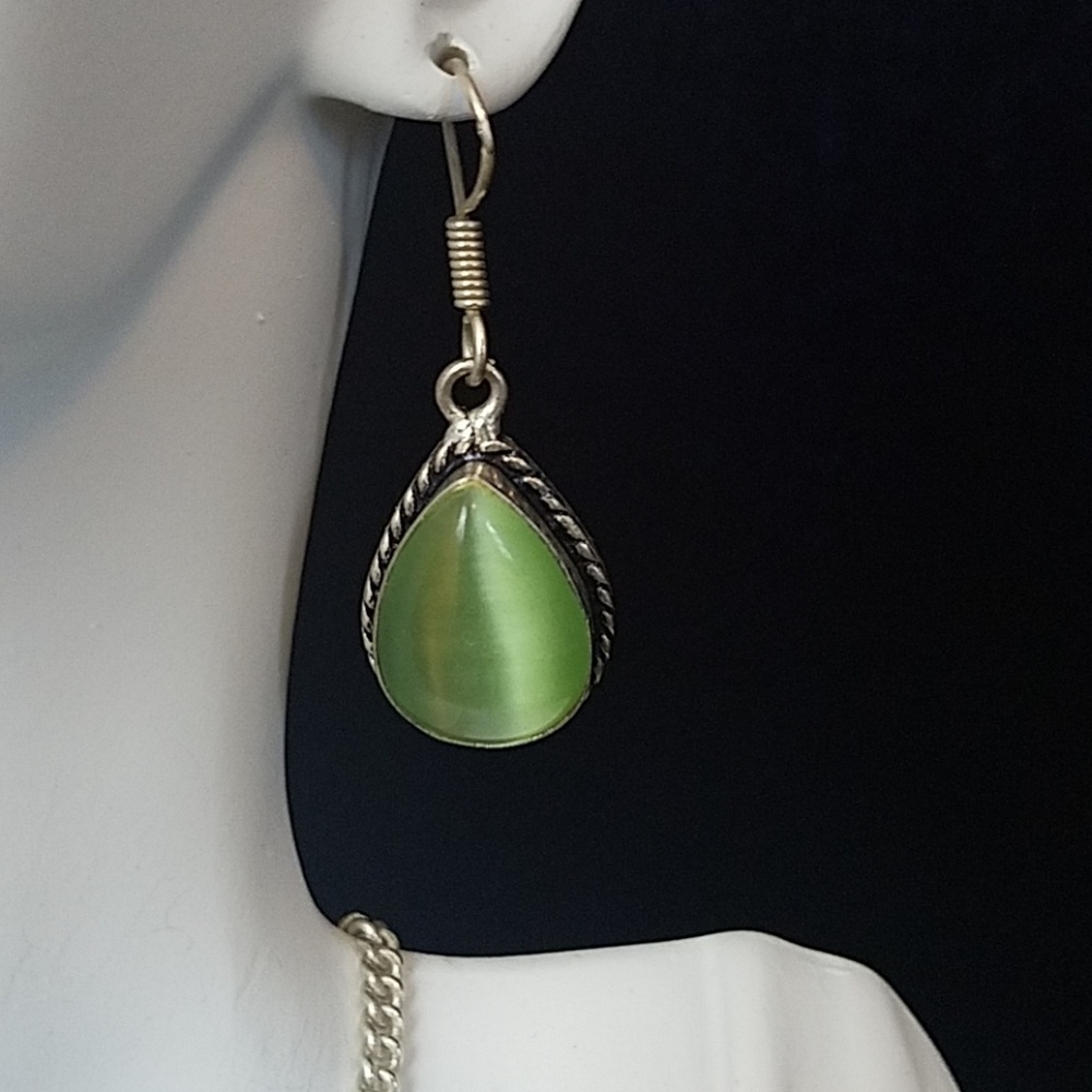Jewelry - Picture 3 of 3